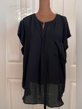 Liz Claiborne Black Short-Sleeve Blouse